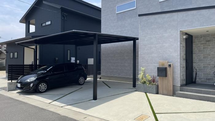 カーポート・植栽・人工芝　生まれ変わった駐車場（岡山市 M様邸）