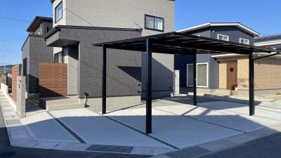 視線に配慮した タイル門柱と人工木フェンス(岡山市 S様邸)