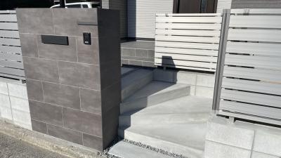 タイル門柱と螺旋階段が印象的な 3方向アプローチ(倉敷市 M様邸)