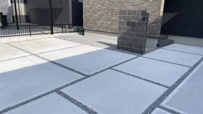 シンプルな駐車場に映える こだわりの門柱(岡山市 S様邸)