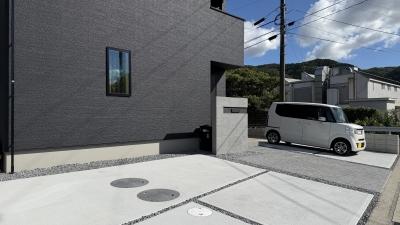 こだわりの造作門柱と 精巧な天然石風アプローチ(岡山市 A様邸)