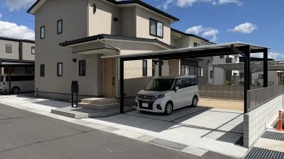 高低差をデザインのアクセントに　造作階段アプローチ（岡山市 N様邸）