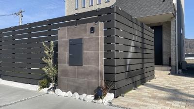 ブラックのフェンスが印象的な　プライベートガーデン（岡山市 B様邸）