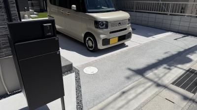 コスパと機能を重視した　シンプルモダンな駐車場（岡山市 H様邸）