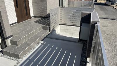 タイル門柱と螺旋階段が印象的な　３方向アプローチ（倉敷市 M様邸）