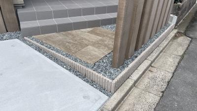 コンクリート製の枕木で彩る　玄関まわり（倉敷市 T様邸）